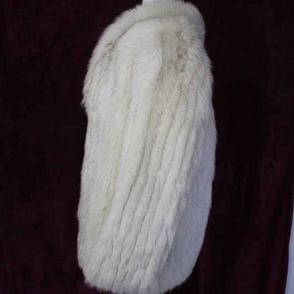 #232 Saga Fox fox fur coat - Picture 4 of 8